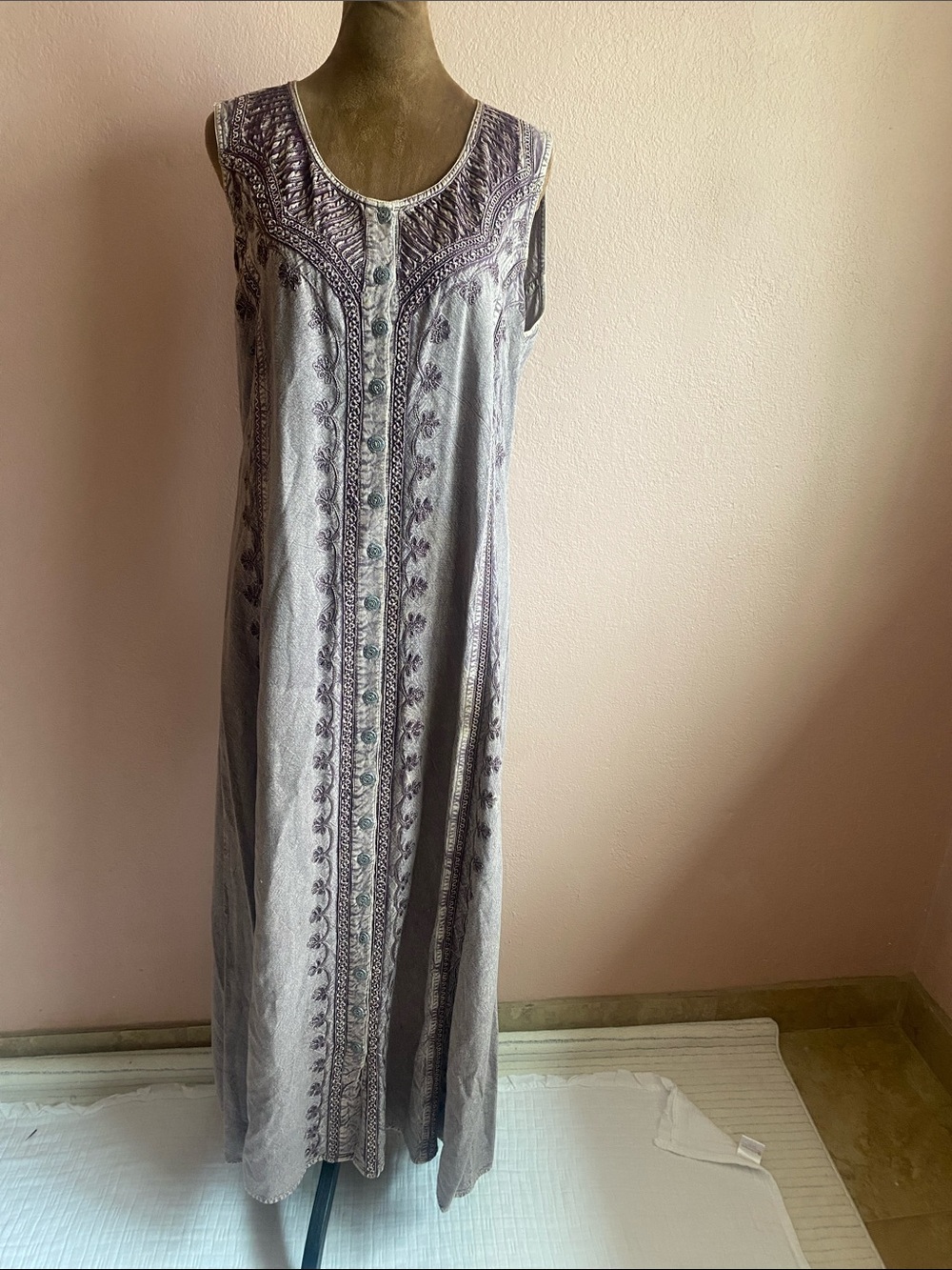 24 KARAT Sleeveless Embroidered Maxi Dress in Mauve